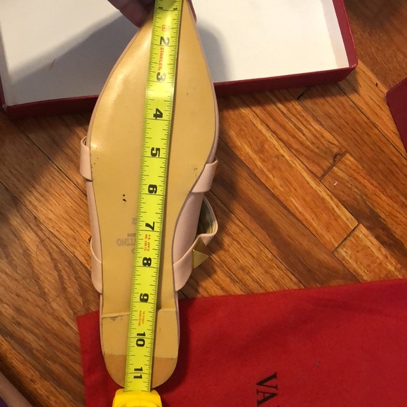 Inspired Roman studded pink pointy toe shoes. Comes with box and dust bag. - Picture 5 of 5